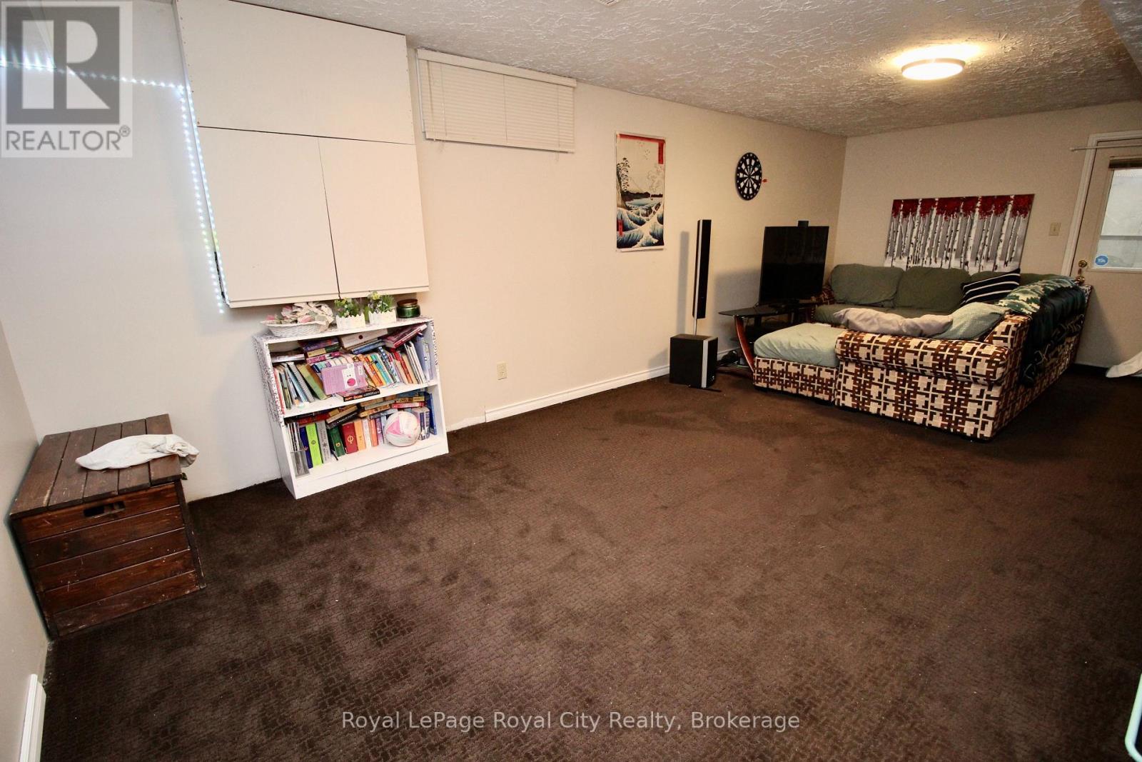 












82 GUNN AVENUE

,
Cambridge,




Ontario
N3C3J7

