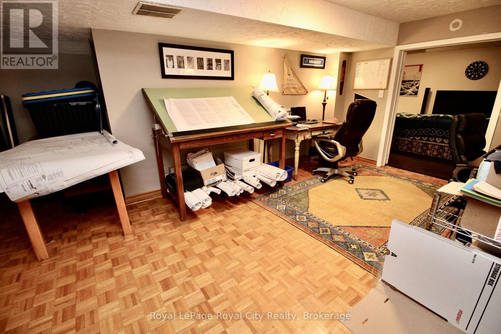 












82 GUNN AVENUE

,
Cambridge,




Ontario
N3C3J7

