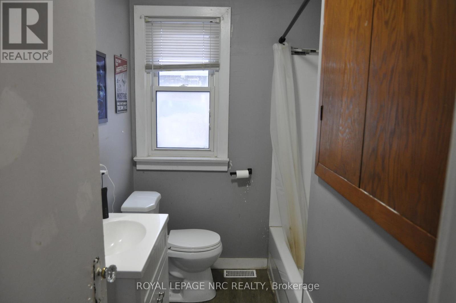 












129 GILMORE ROAD

,
Fort Erie (Central),




Ontario
L2A2L9

