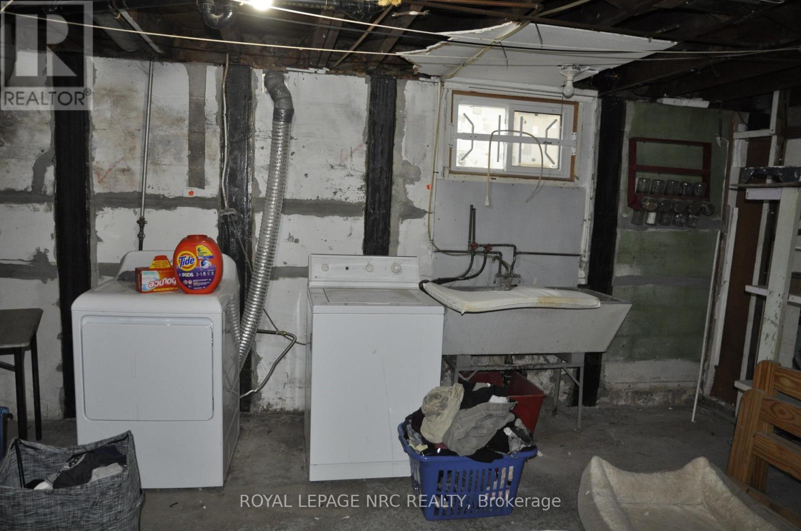 












129 GILMORE ROAD

,
Fort Erie (Central),




Ontario
L2A2L9

