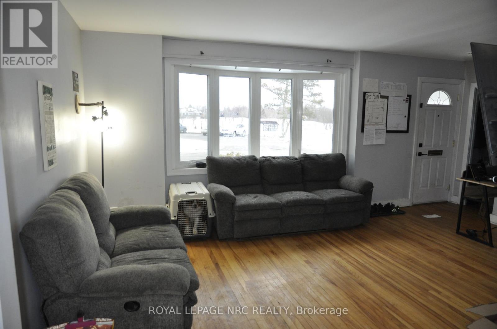 












129 GILMORE ROAD

,
Fort Erie (Central),




Ontario
L2A2L9

