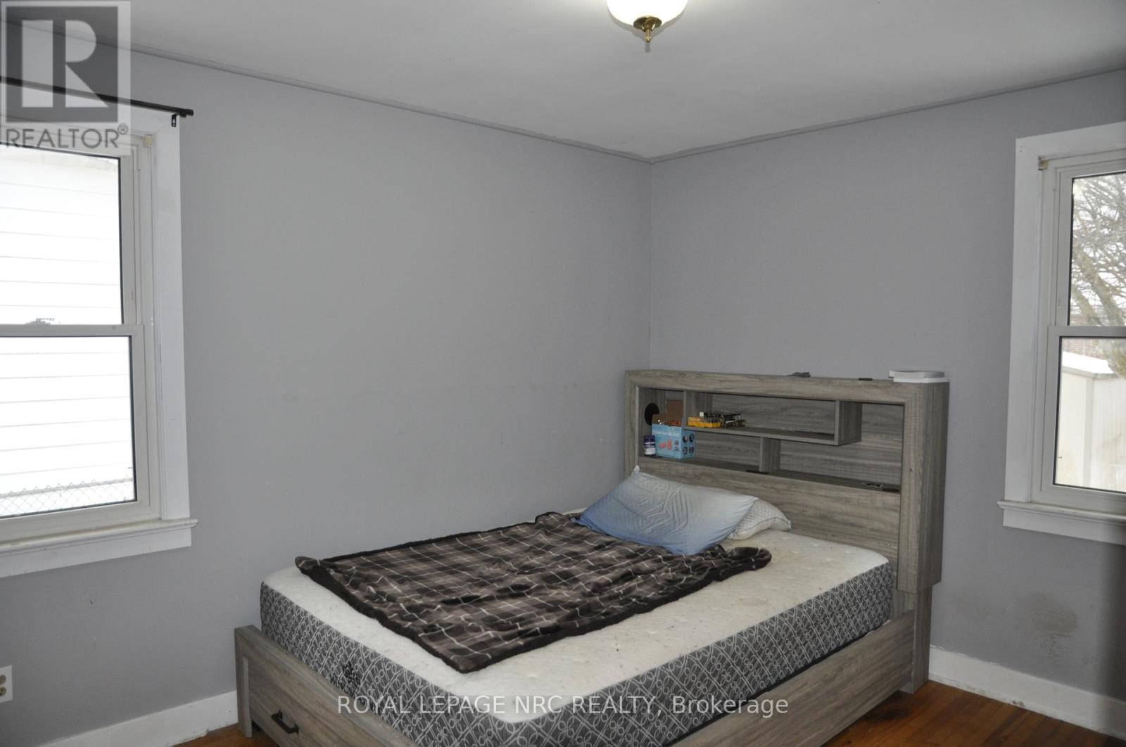 












129 GILMORE ROAD

,
Fort Erie (Central),




Ontario
L2A2L9

