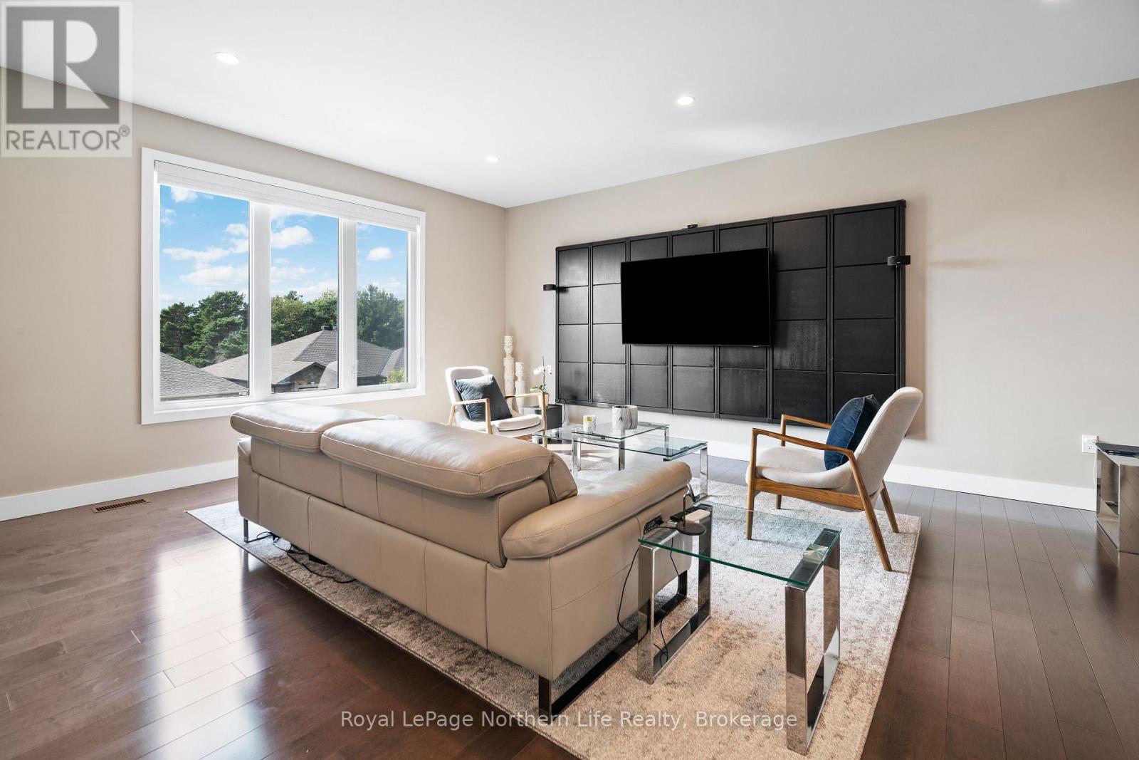 












5 ZEPHYR HEIGHTS

,
North Bay (Airport),




Ontario
P1B8G2

