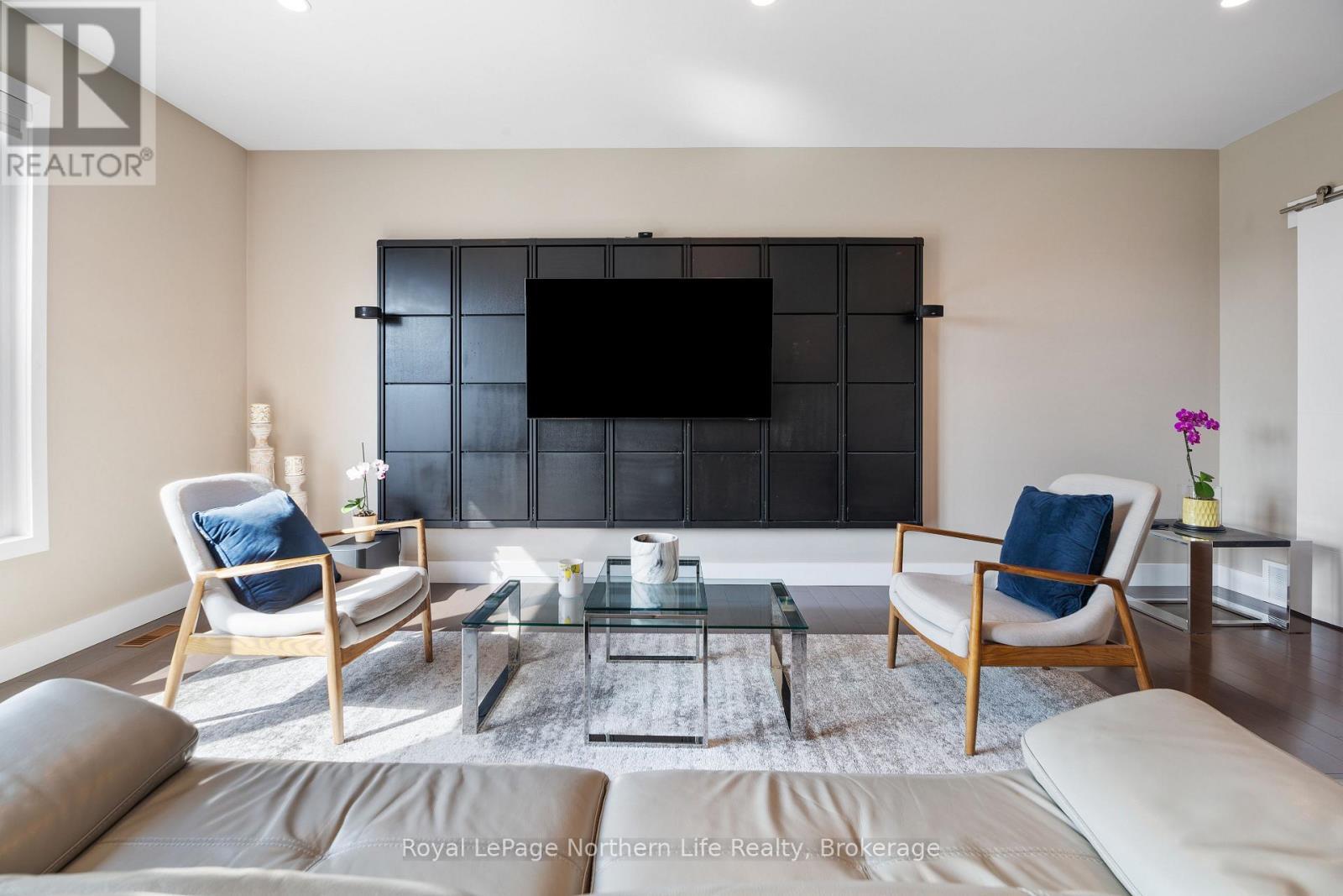 












5 ZEPHYR HEIGHTS

,
North Bay (Airport),




Ontario
P1B8G2

