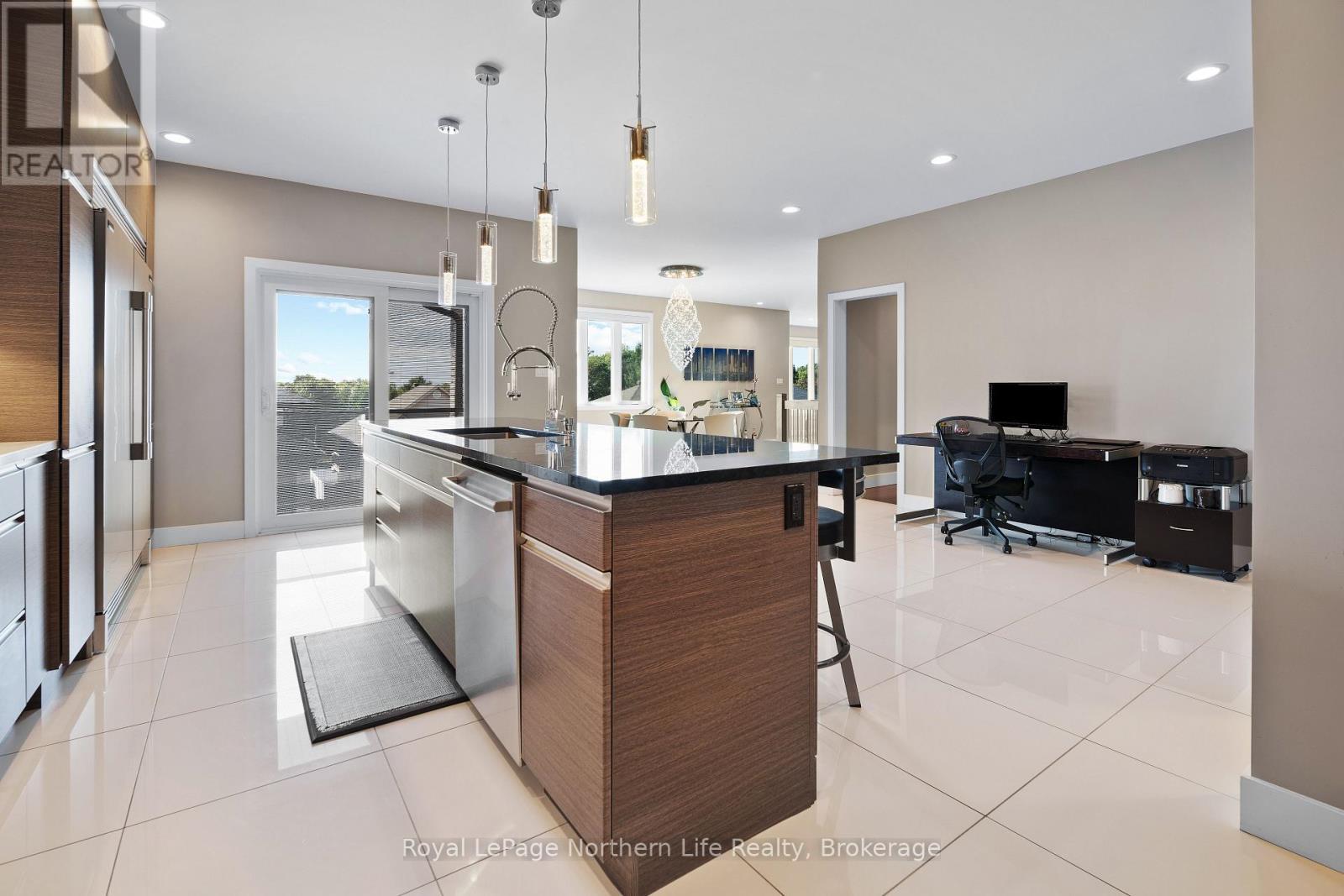 












5 ZEPHYR HEIGHTS

,
North Bay (Airport),




Ontario
P1B8G2

