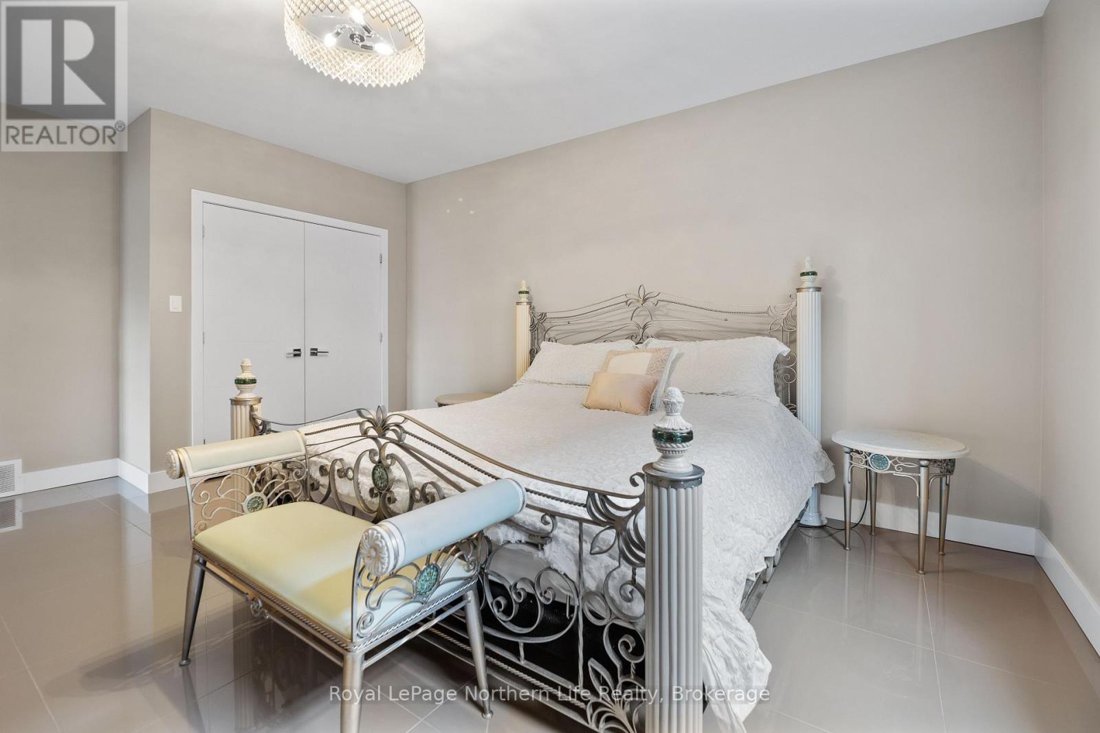 












5 ZEPHYR HEIGHTS

,
North Bay (Airport),




Ontario
P1B8G2

