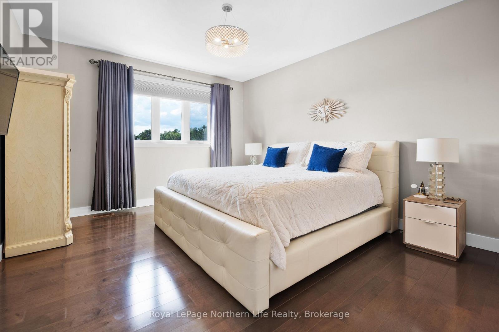 












5 ZEPHYR HEIGHTS

,
North Bay (Airport),




Ontario
P1B8G2

