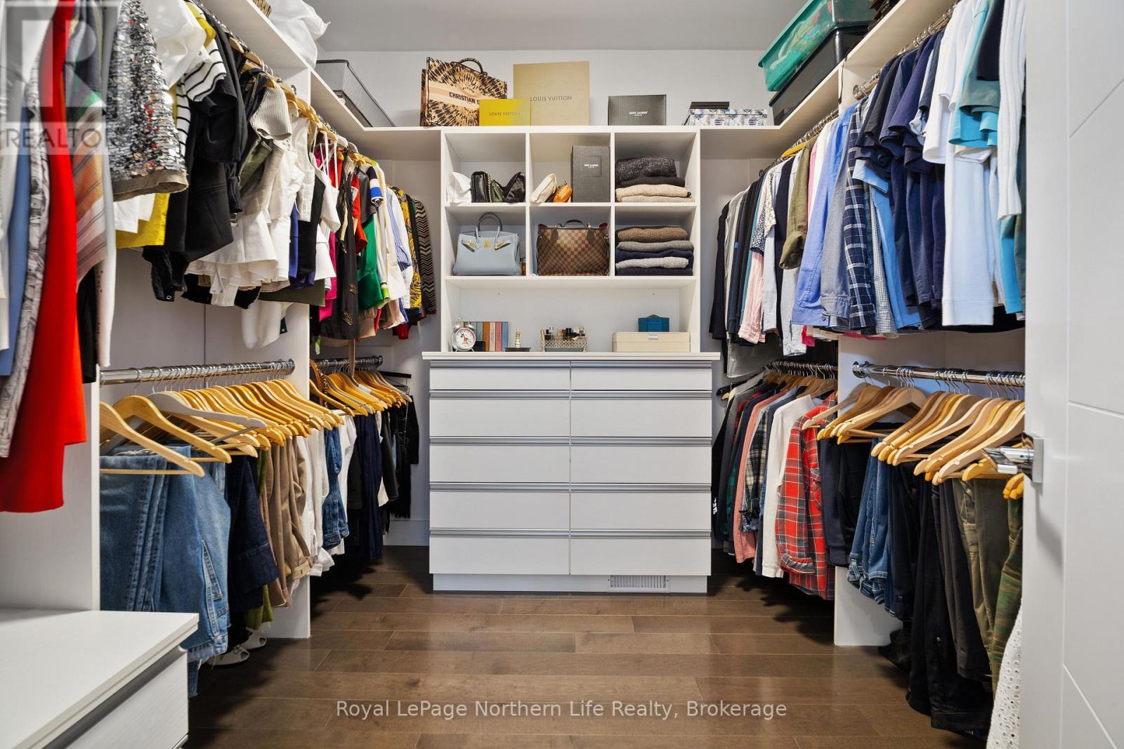 












5 ZEPHYR HEIGHTS

,
North Bay (Airport),




Ontario
P1B8G2

