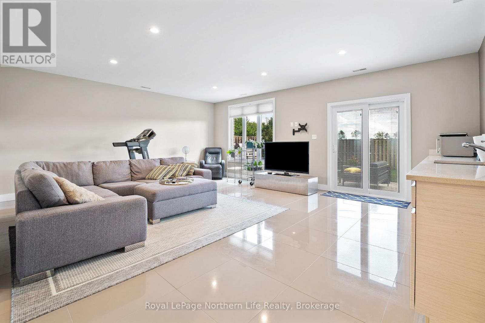 












5 ZEPHYR HEIGHTS

,
North Bay (Airport),




Ontario
P1B8G2

