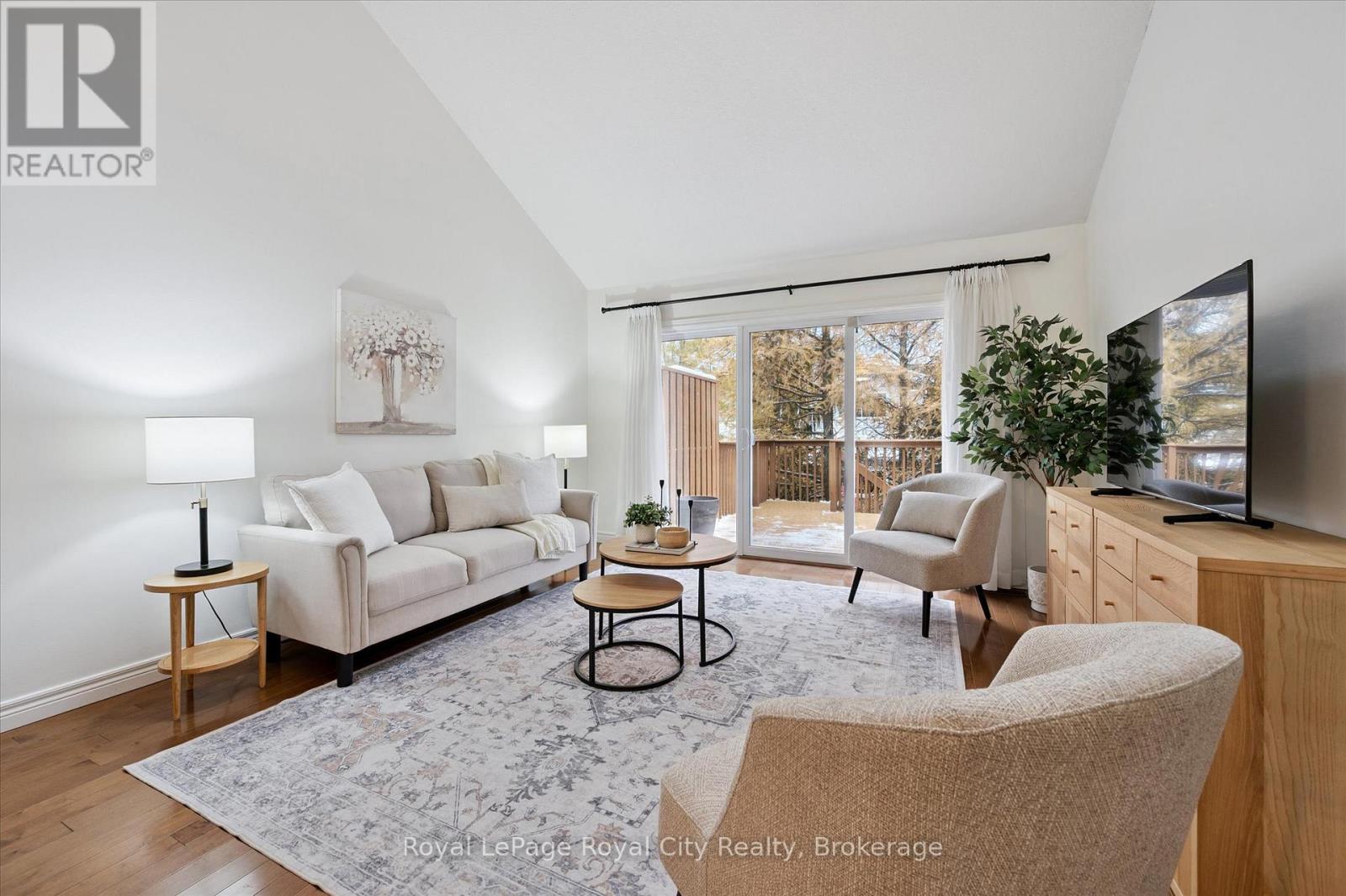 












92 SCHRODER CRESCENT

,
Guelph (Grange Road),




Ontario
N1E7B4

