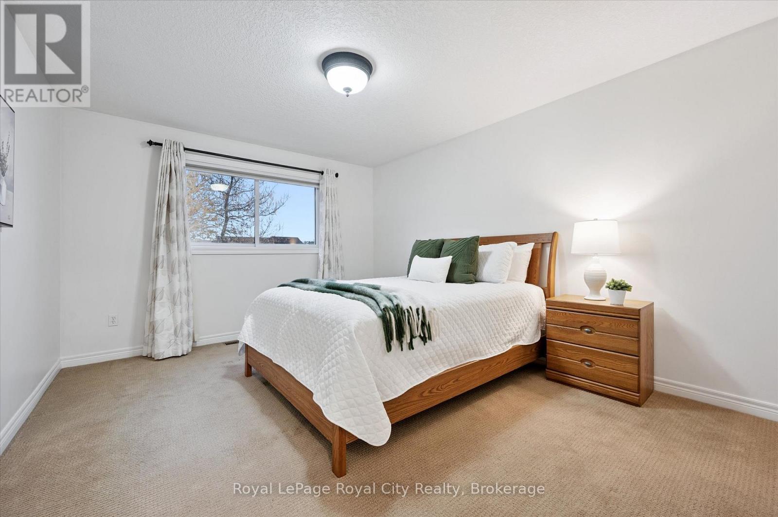 












92 SCHRODER CRESCENT

,
Guelph (Grange Road),




Ontario
N1E7B4

