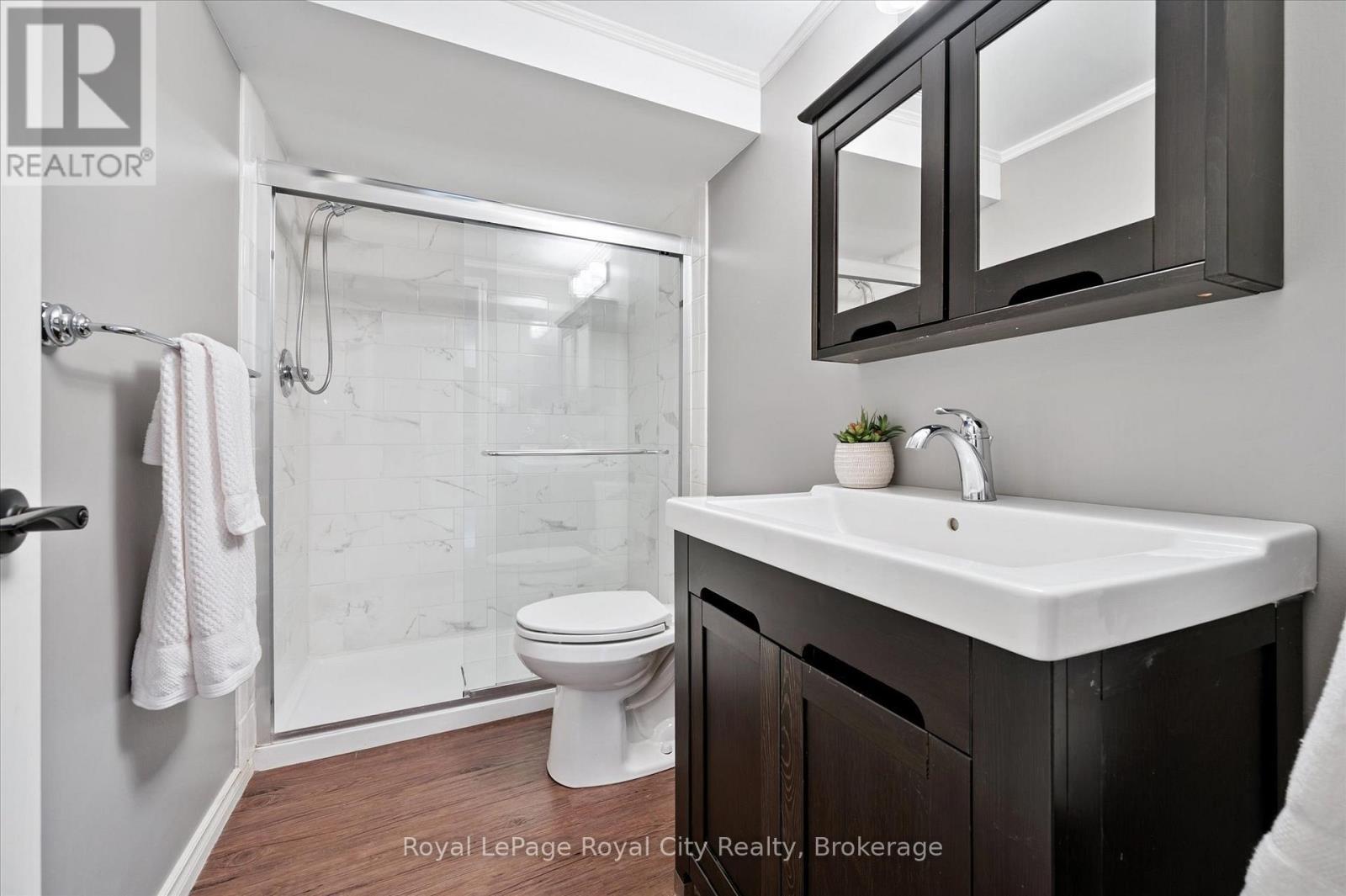 












92 SCHRODER CRESCENT

,
Guelph (Grange Road),




Ontario
N1E7B4

