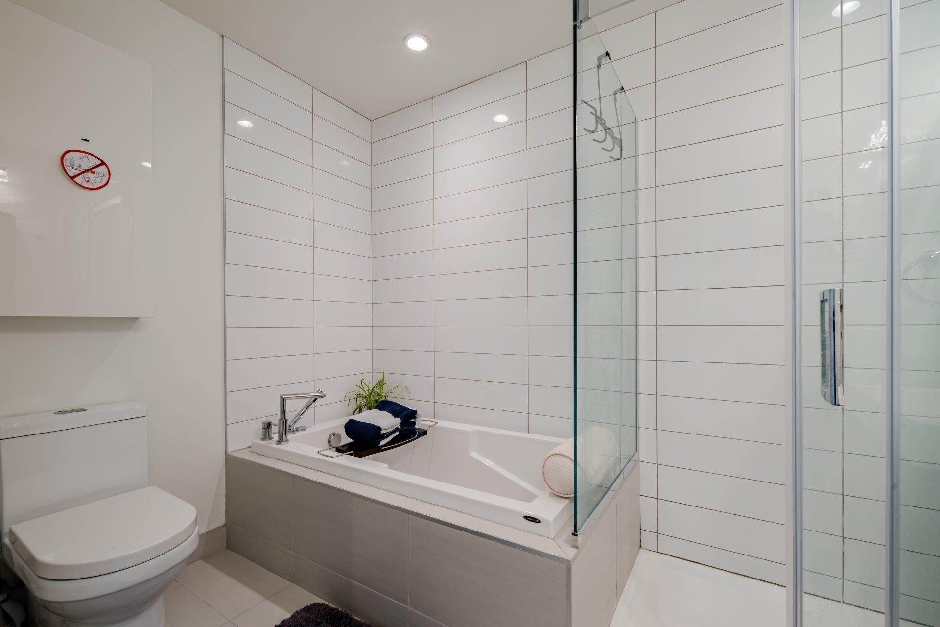 









1155


Rue de la Montagne

, 2501,
Montréal (Ville-Marie),




QC
H3G0C7

