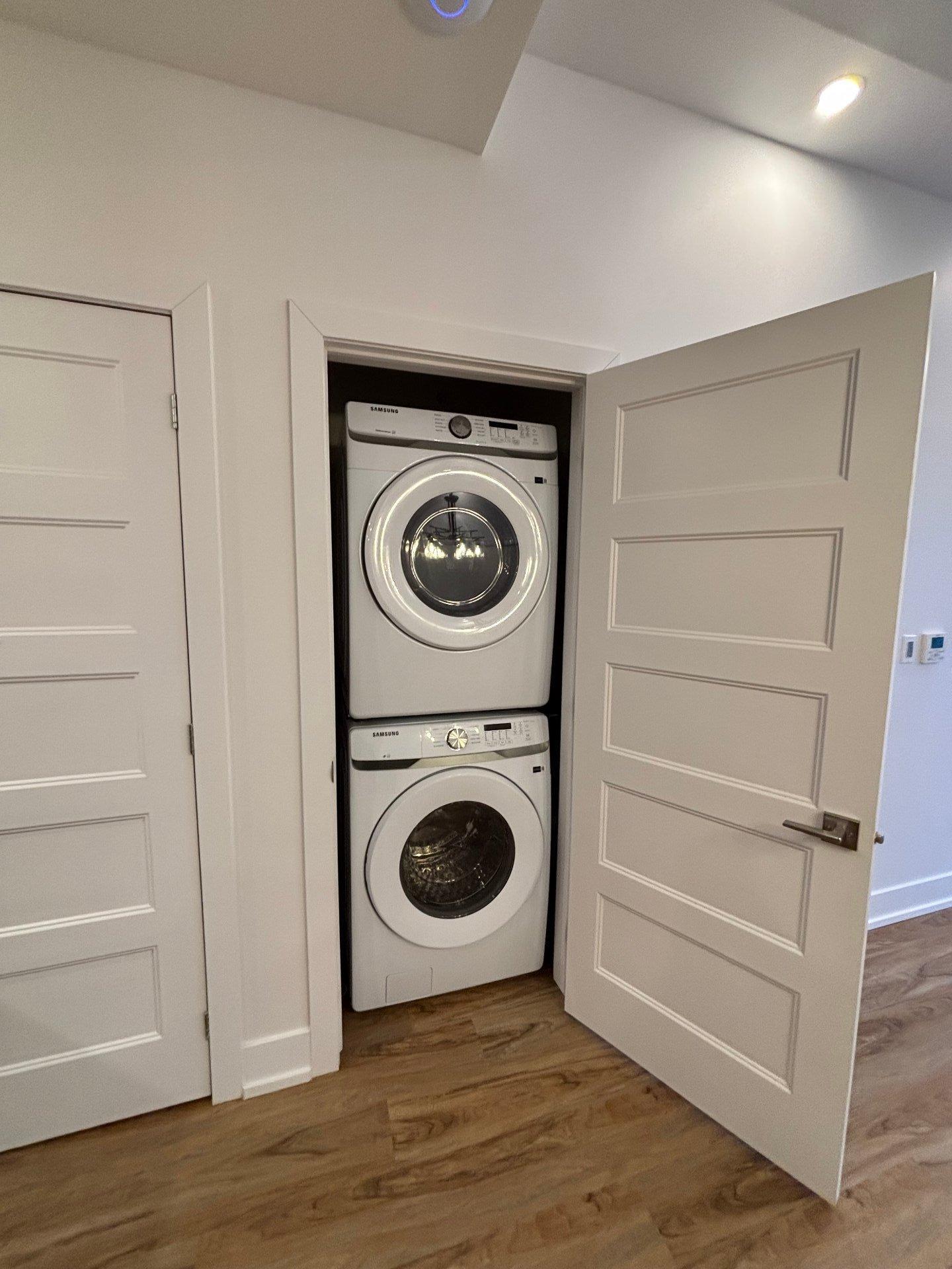 









20


Rue d'Ambre

, 504,
Candiac,




QC
J5S0S3

