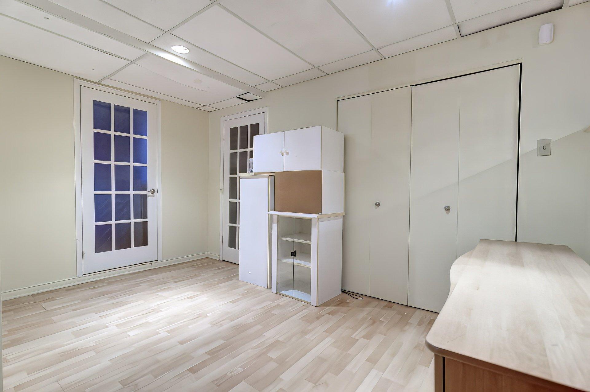 









8170


Rue Santiago

,
Brossard,




QC
J4X1T6

