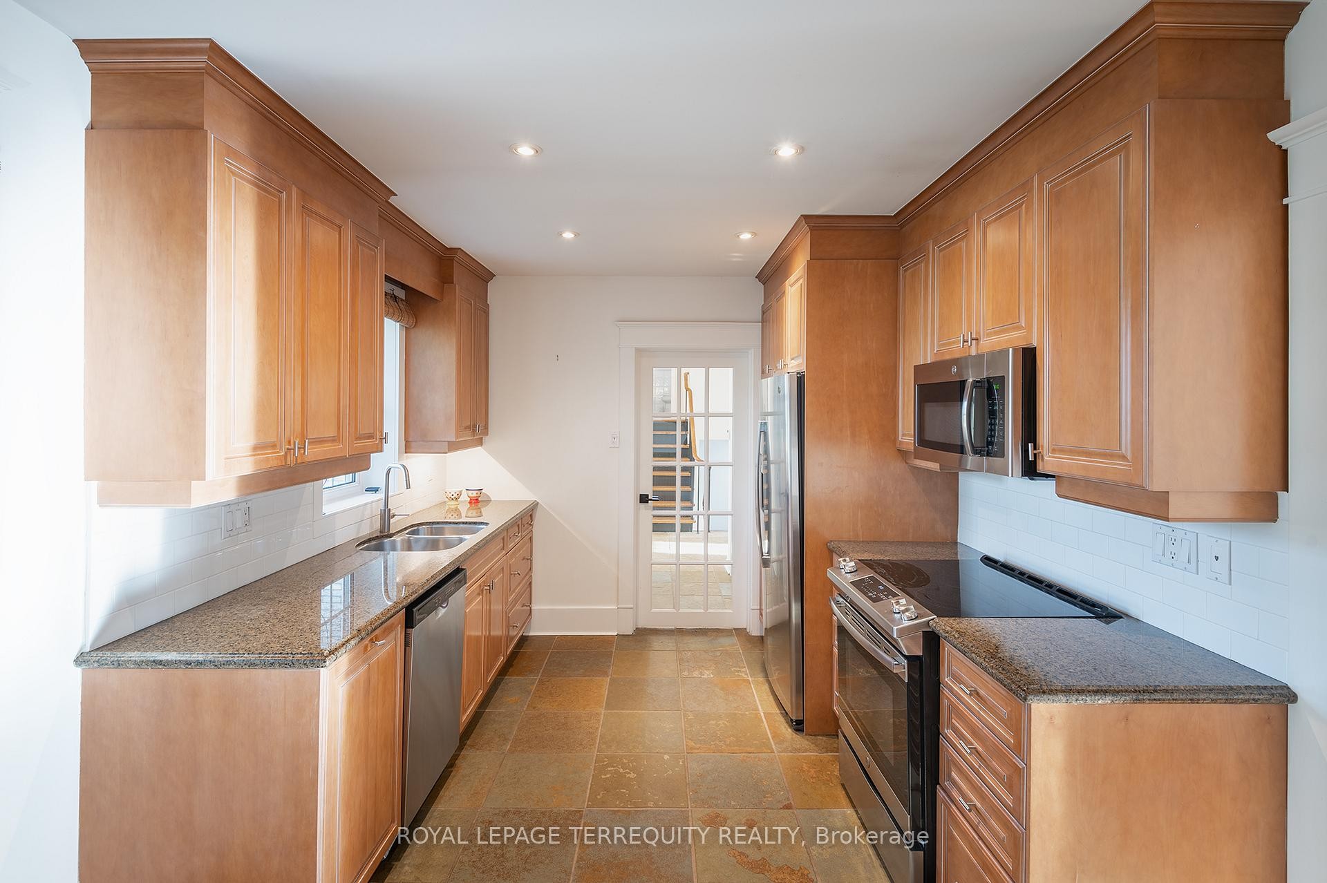 









31


Rivercove

Drive,
Toronto,




ON
M9B 4Y8

