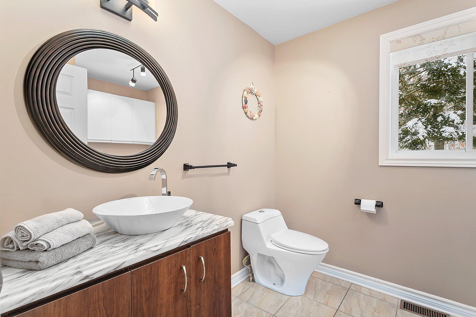 









30


Ch. du Lac-de-la-Ferme

,
Otter Lake,




QC
J0X2P0

