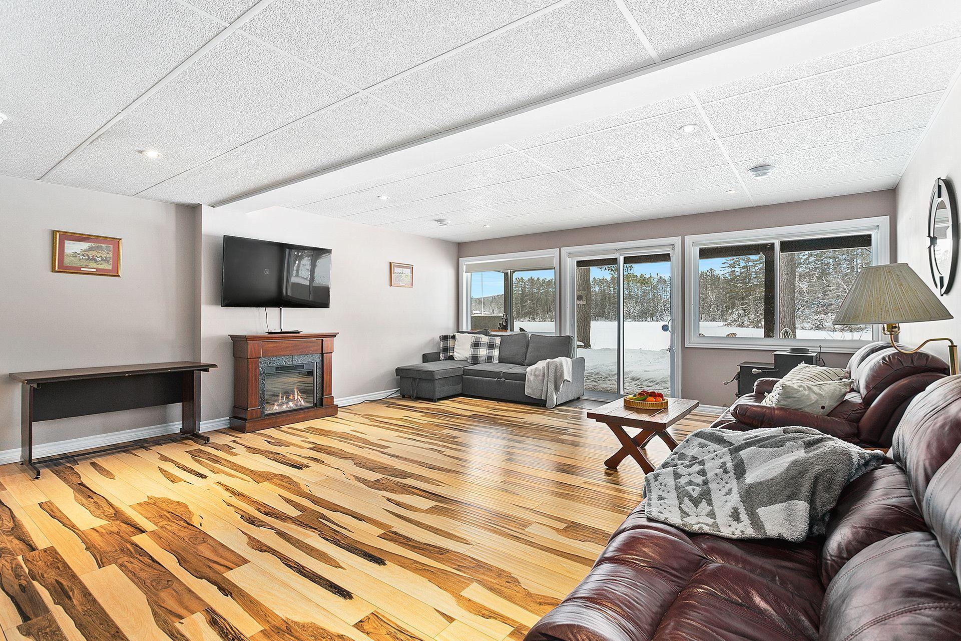 









30


Ch. du Lac-de-la-Ferme

,
Otter Lake,




QC
J0X2P0

