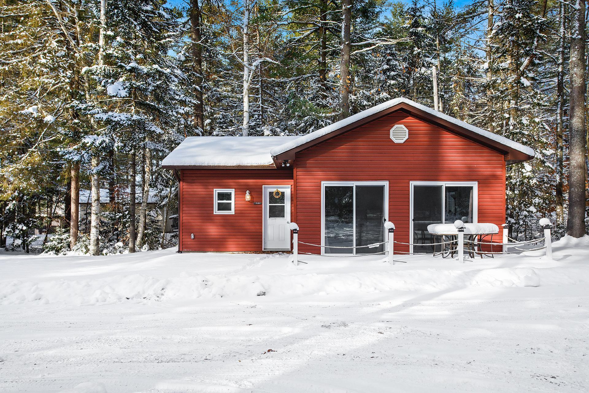 









30


Ch. du Lac-de-la-Ferme

,
Otter Lake,




QC
J0X2P0

