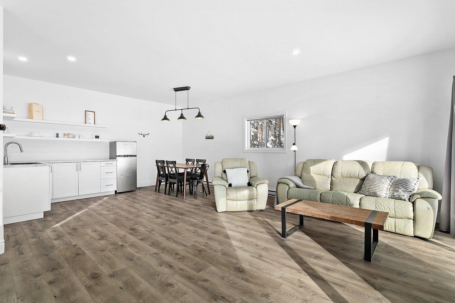 









30


Ch. du Lac-de-la-Ferme

,
Otter Lake,




QC
J0X2P0

