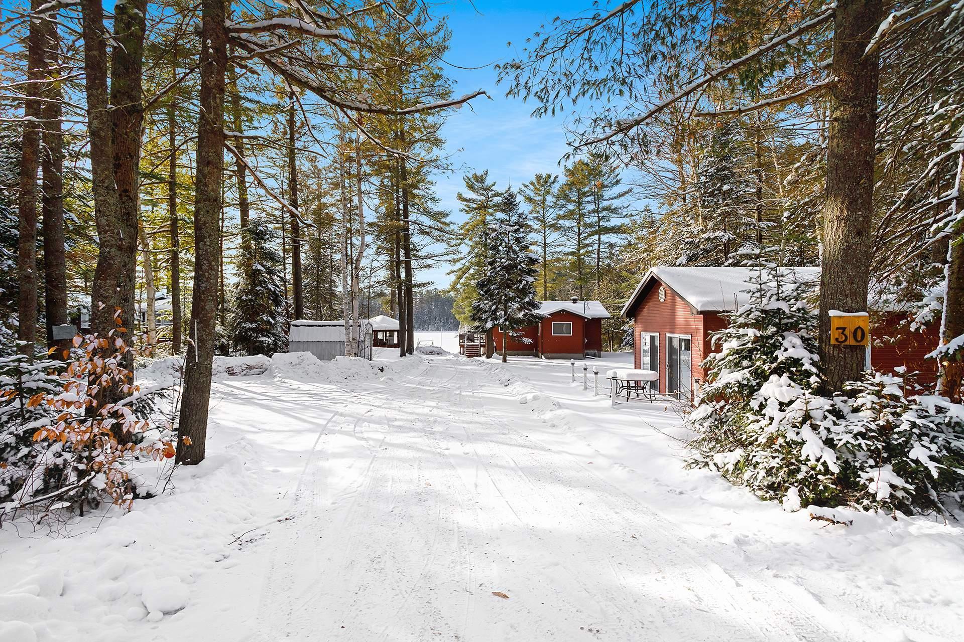 









30


Ch. du Lac-de-la-Ferme

,
Otter Lake,




QC
J0X2P0

