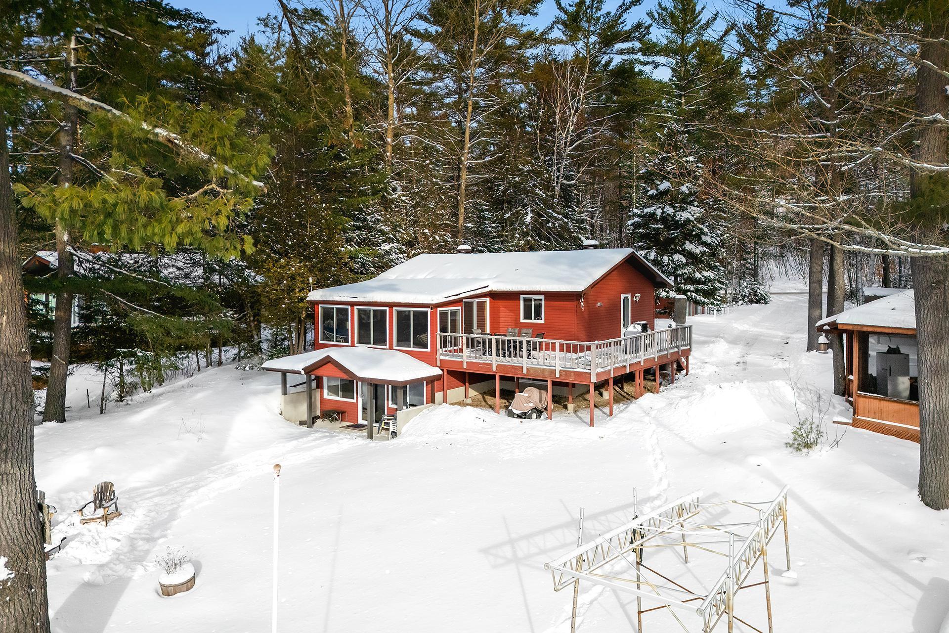 









30


Ch. du Lac-de-la-Ferme

,
Otter Lake,




QC
J0X2P0

