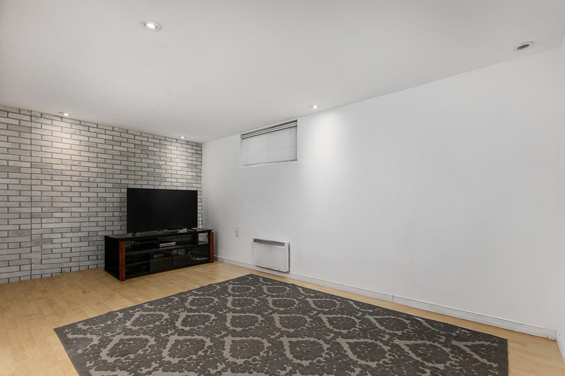 









4020


Crois. Oscar

,
Brossard,




QC
J4Y2J8

