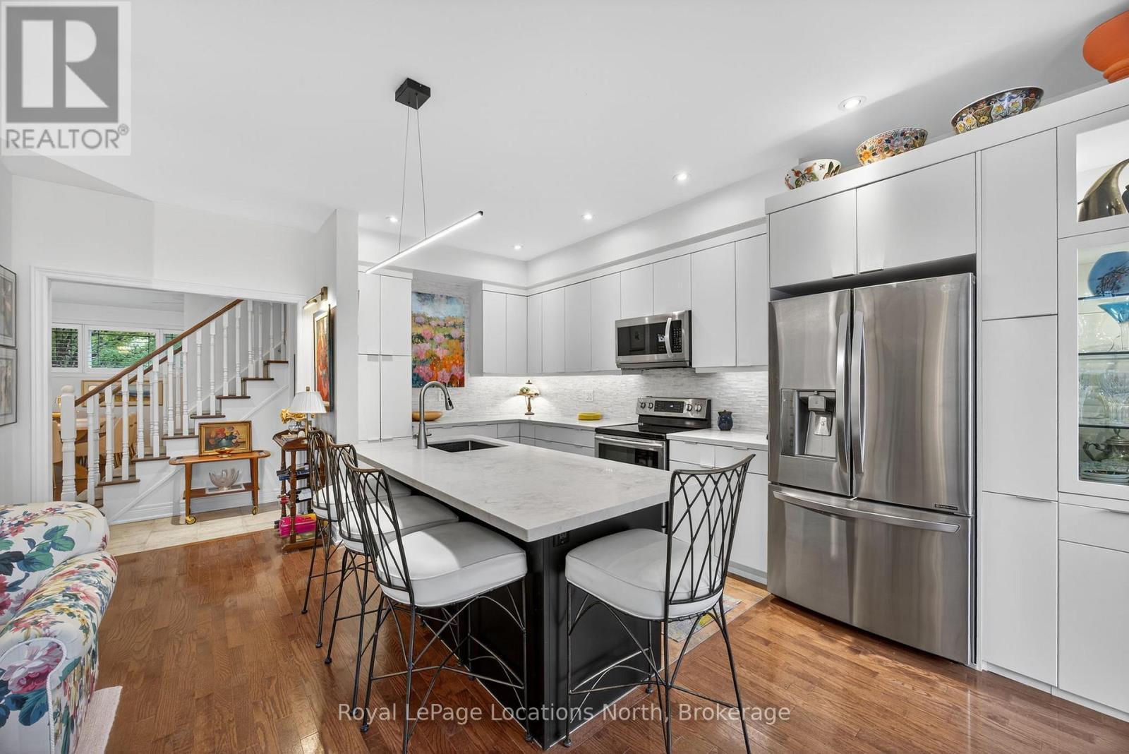 












31 NORTH MAPLE STREET

,
Collingwood,




Ontario
L9Y0J8

