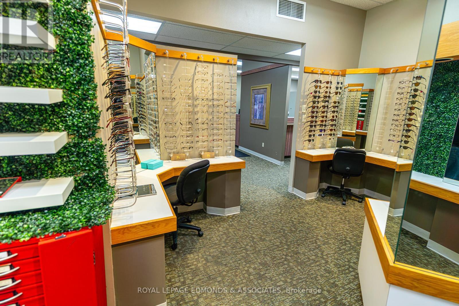 












100 VICTORIA STREET

,
Pembroke,




Ontario
K8A8E1

