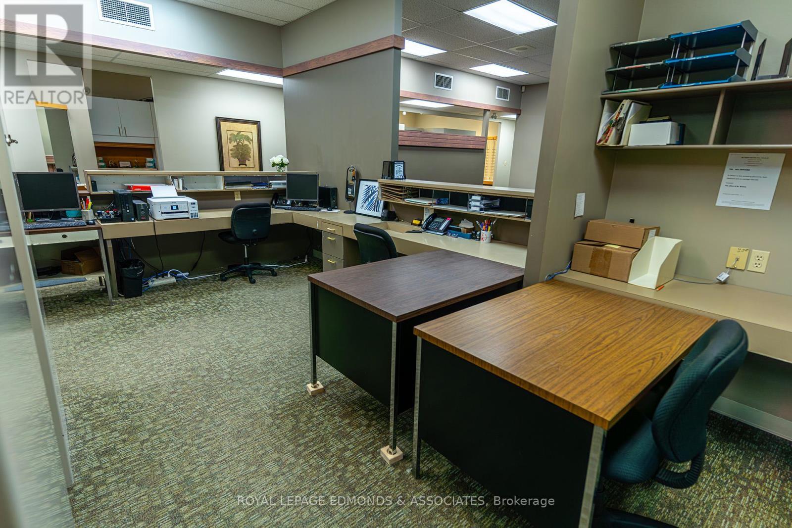 












100 VICTORIA STREET

,
Pembroke,




Ontario
K8A8E1

