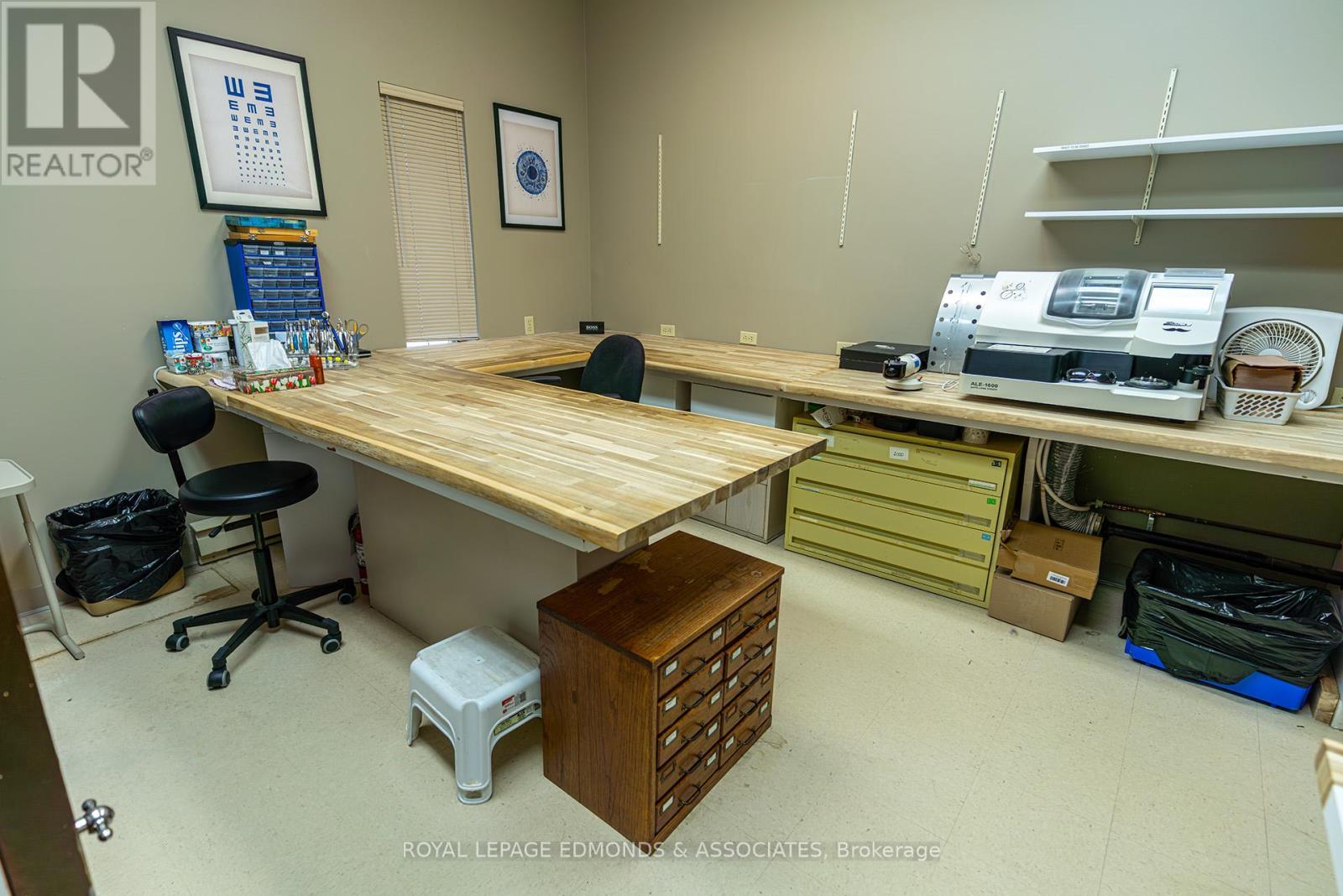 












100 VICTORIA STREET

,
Pembroke,




Ontario
K8A8E1

