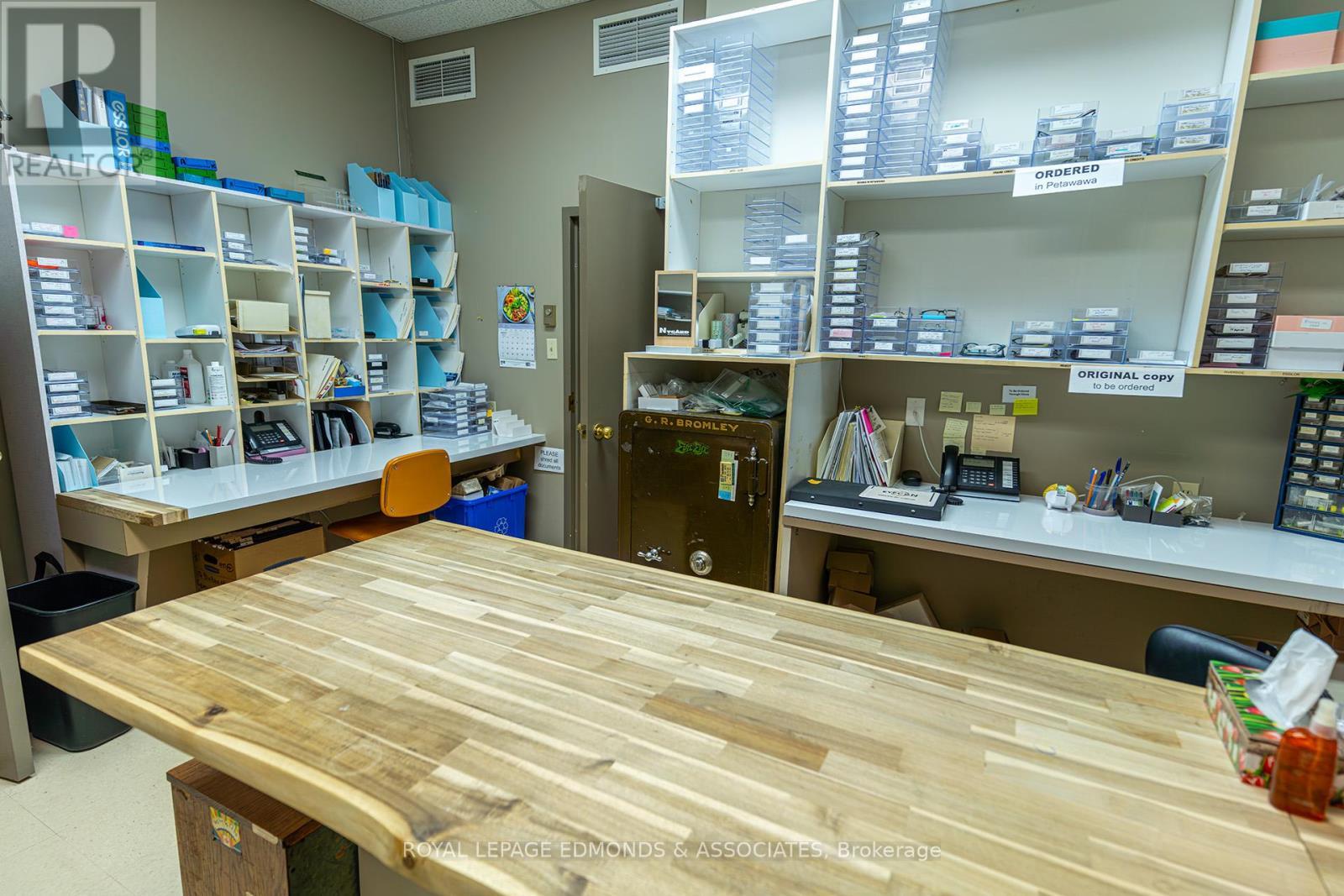 












100 VICTORIA STREET

,
Pembroke,




Ontario
K8A8E1

