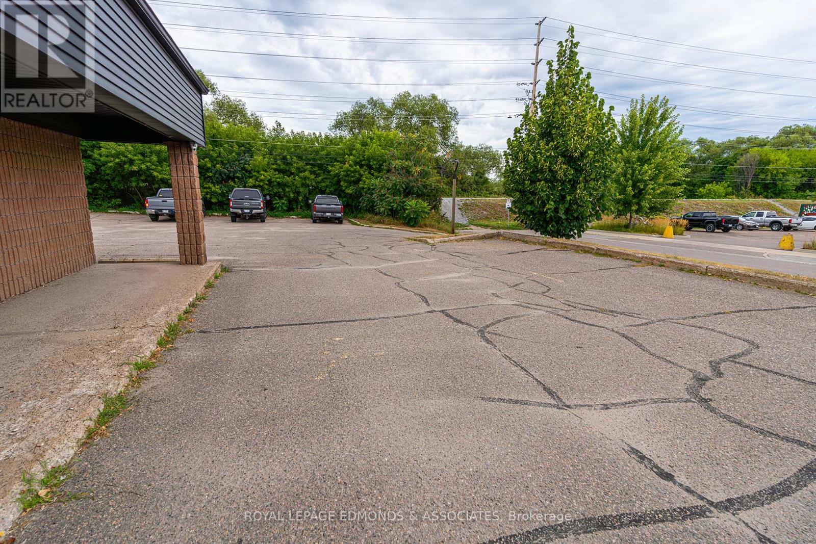 












100 VICTORIA STREET

,
Pembroke,




Ontario
K8A8E1

