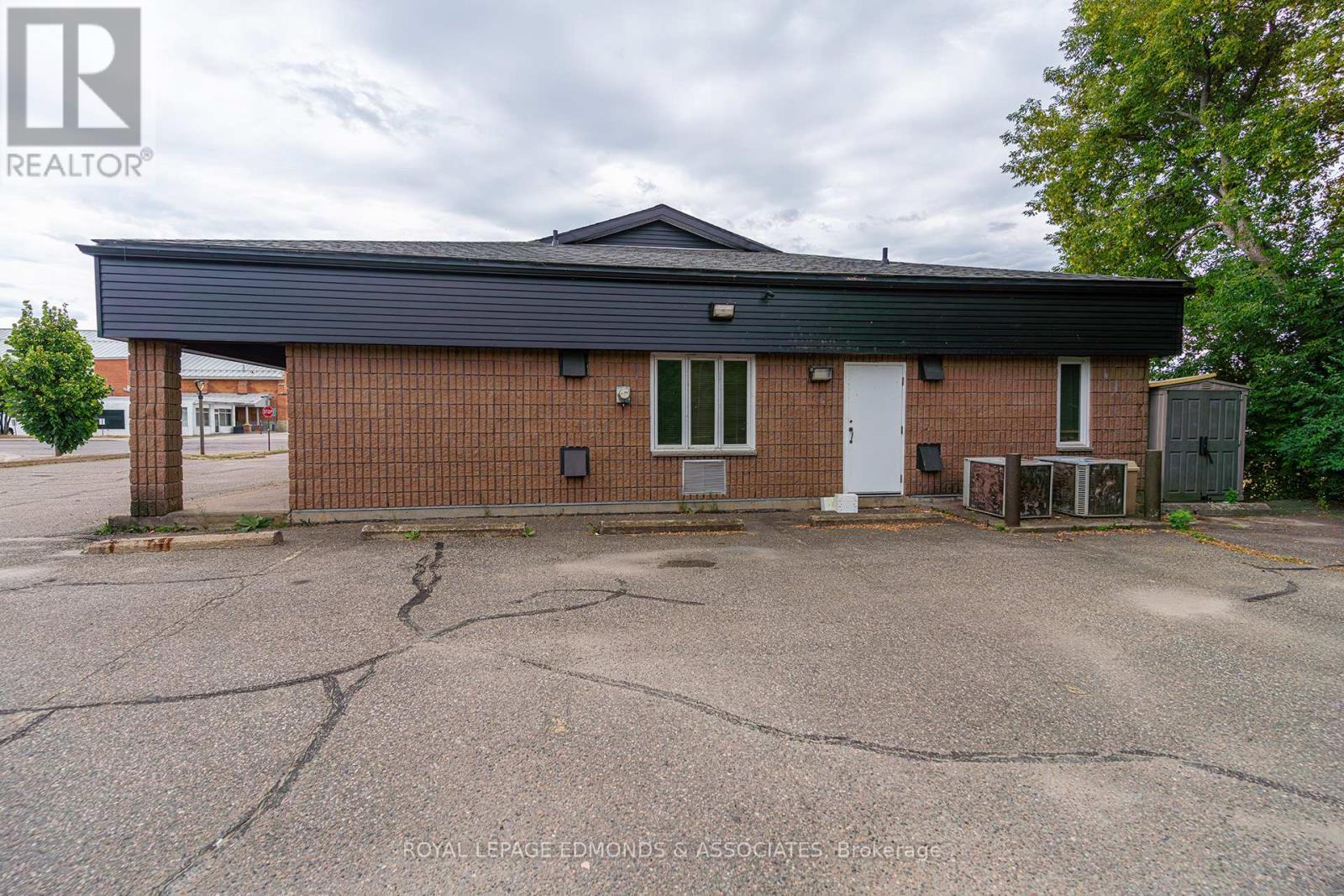 












100 VICTORIA STREET

,
Pembroke,




Ontario
K8A8E1

