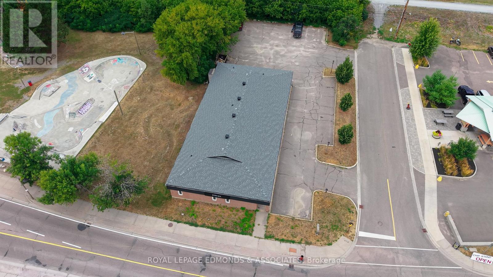 












100 VICTORIA STREET

,
Pembroke,




Ontario
K8A8E1

