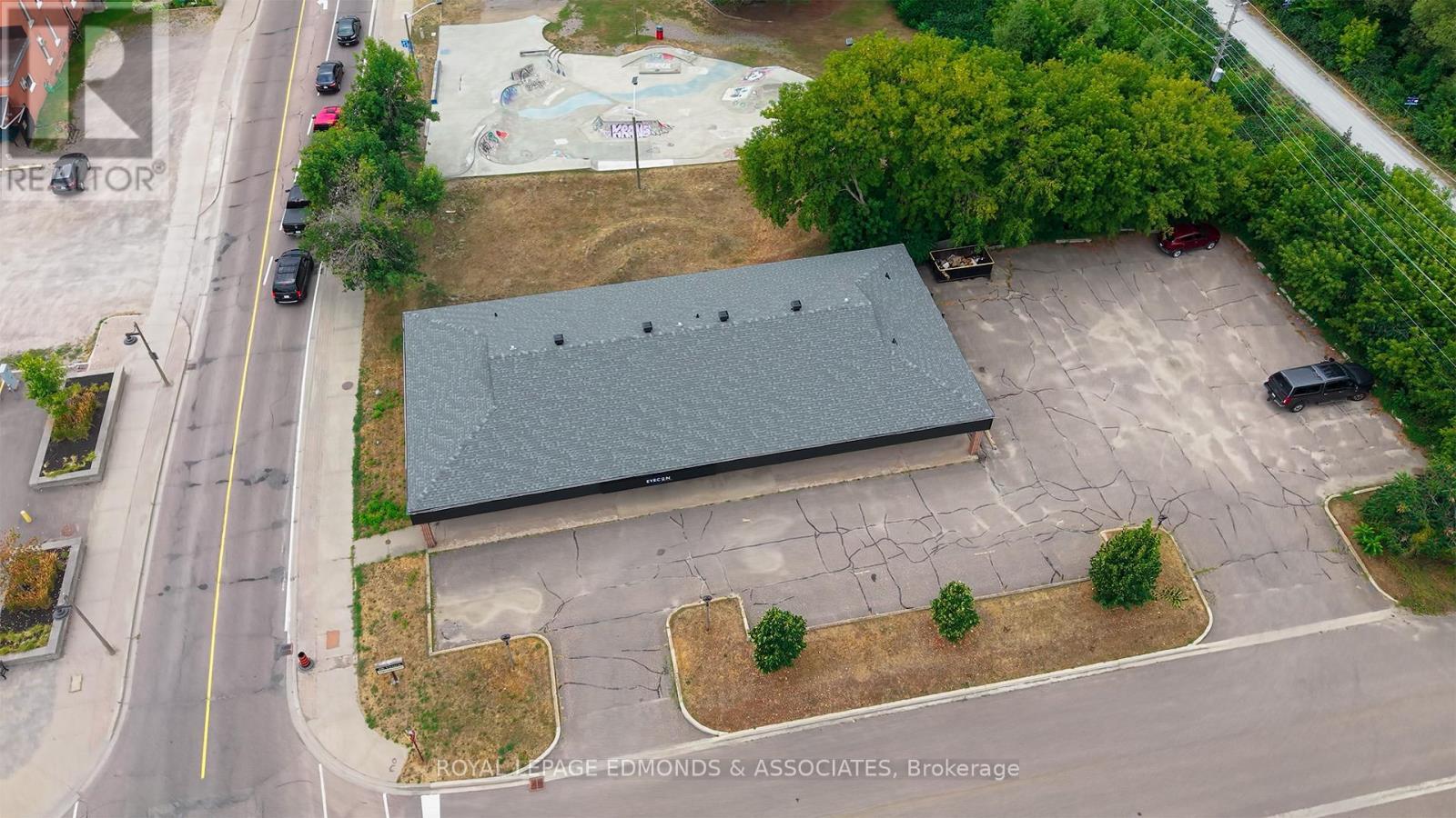 












100 VICTORIA STREET

,
Pembroke,




Ontario
K8A8E1

