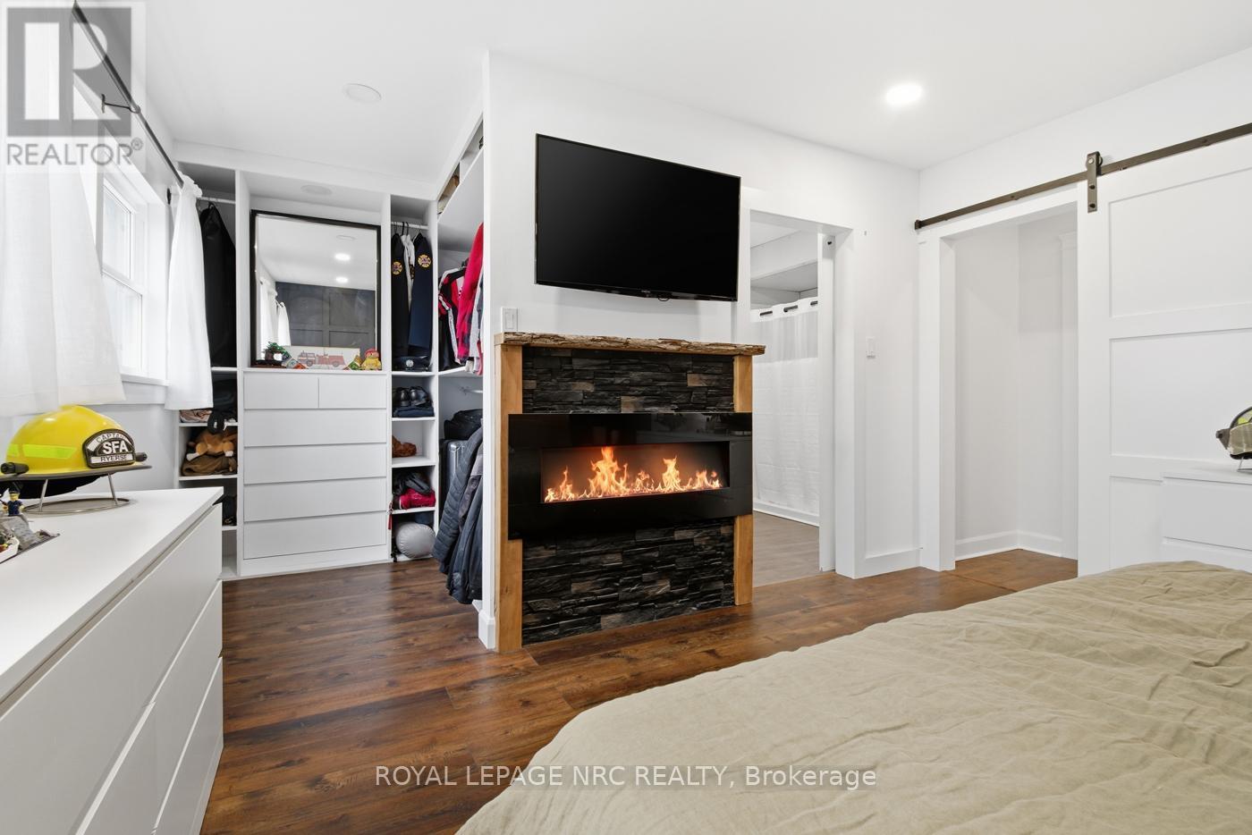 












458 DOAN'S RIDGE ROAD

,
Welland (Cooks Mills),




Ontario
L3B5N7

