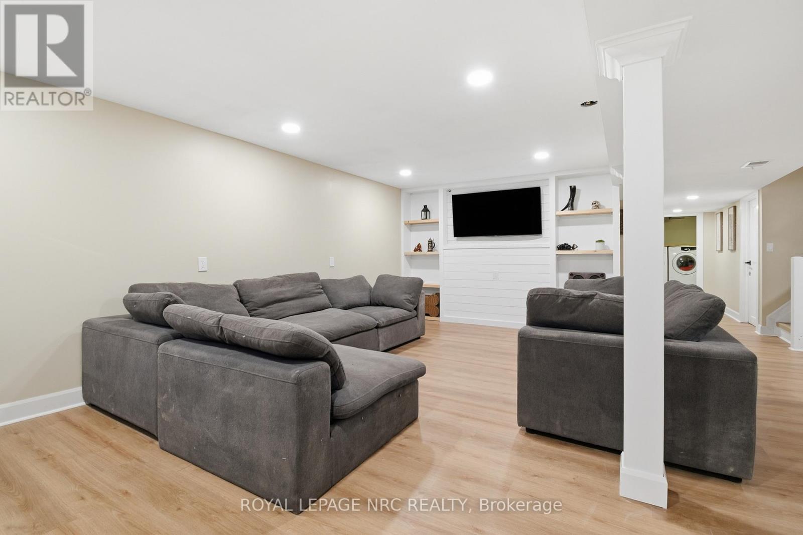 












458 DOAN'S RIDGE ROAD

,
Welland (Cooks Mills),




Ontario
L3B5N7

