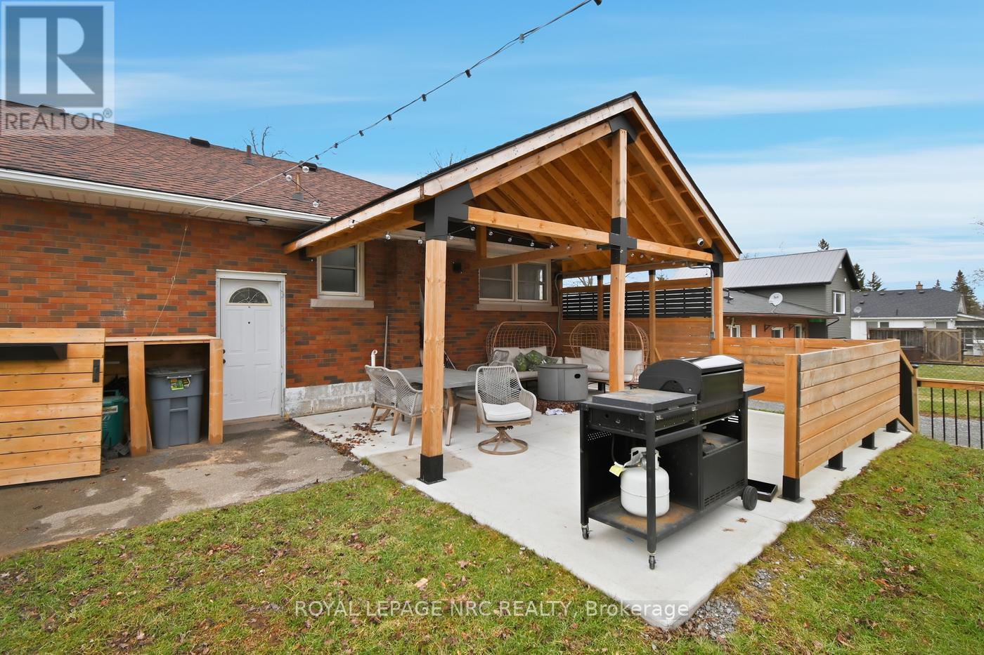 












458 DOAN'S RIDGE ROAD

,
Welland (Cooks Mills),




Ontario
L3B5N7

