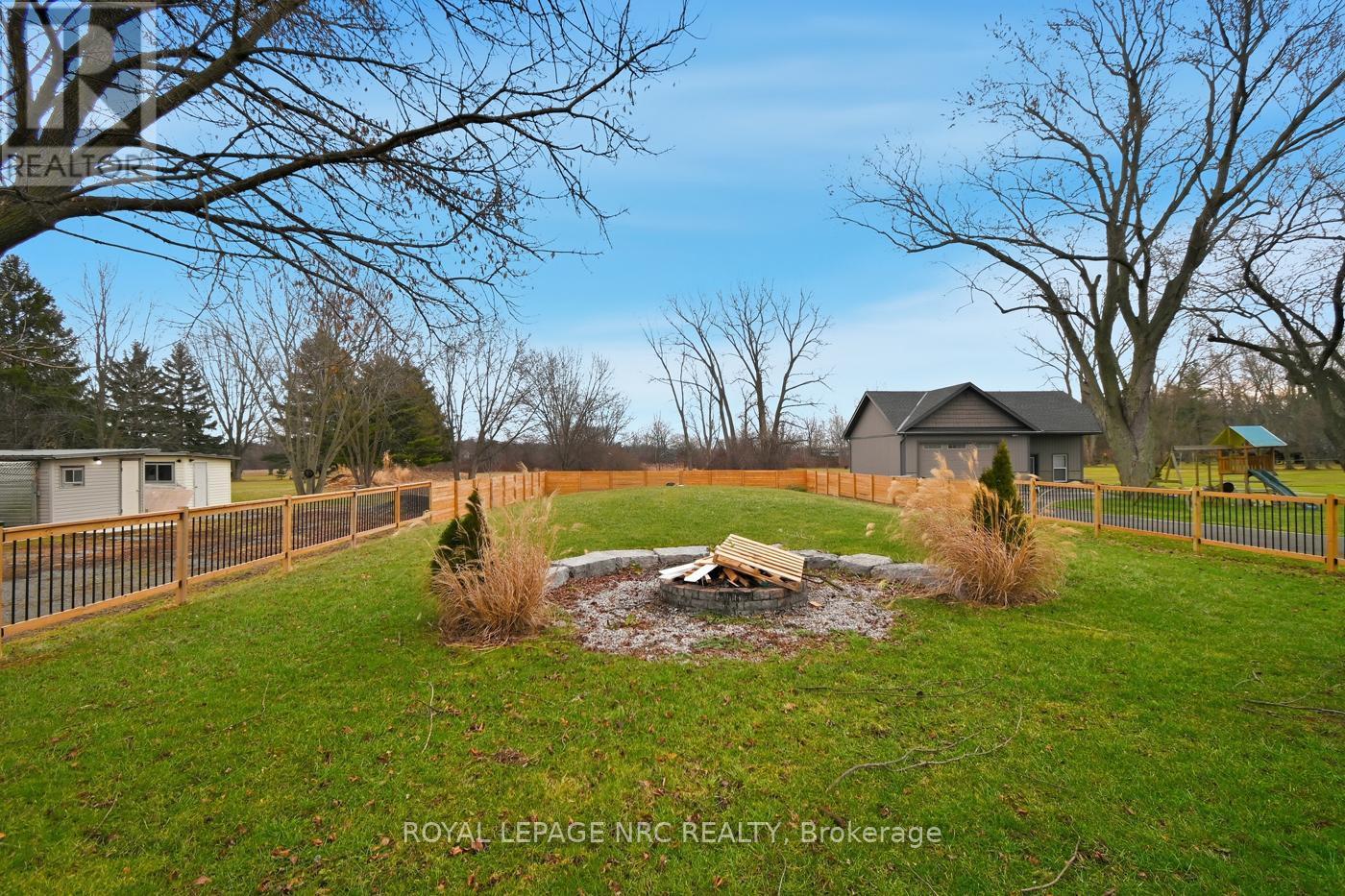 












458 DOAN'S RIDGE ROAD

,
Welland (Cooks Mills),




Ontario
L3B5N7

