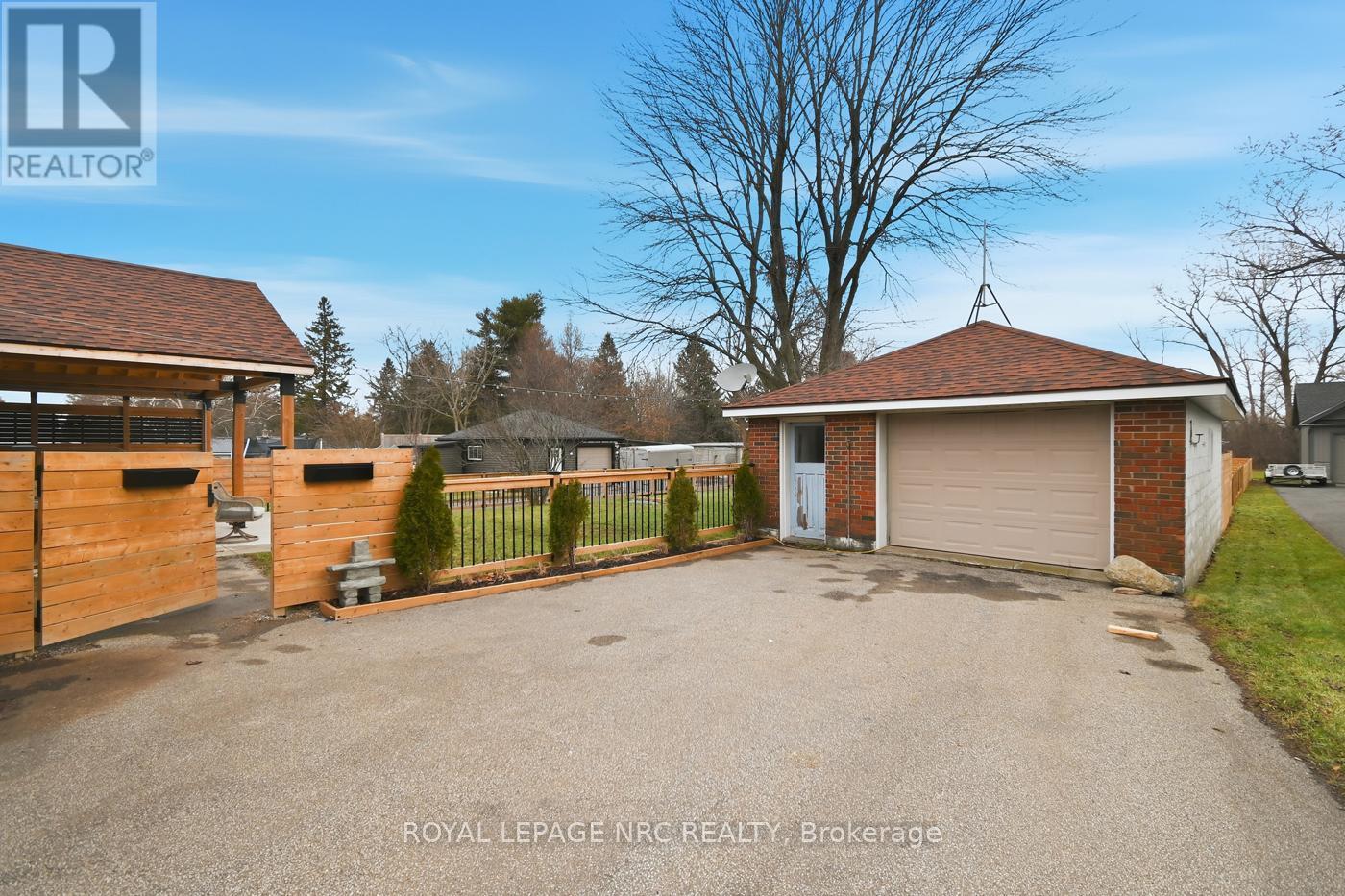 












458 DOAN'S RIDGE ROAD

,
Welland (Cooks Mills),




Ontario
L3B5N7

