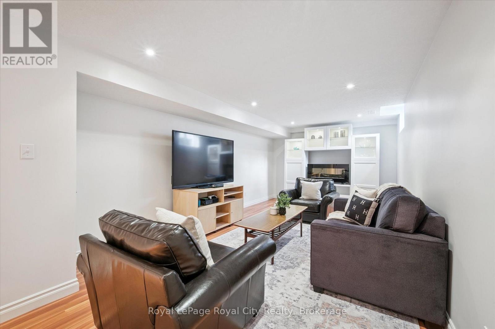 












279 FARLEY DRIVE

,
Guelph (Pineridge/Westminster Woods),




Ontario
N1L1N6

