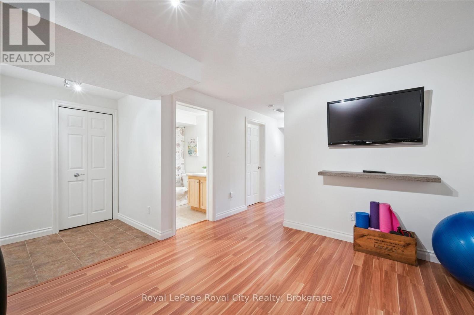 












279 FARLEY DRIVE

,
Guelph (Pineridge/Westminster Woods),




Ontario
N1L1N6

