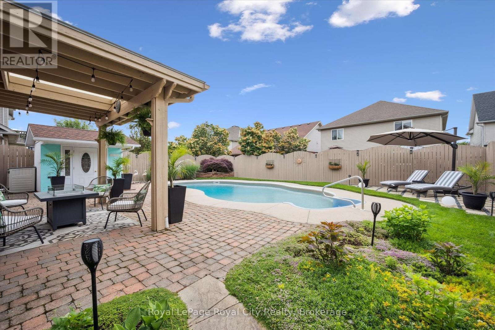 












279 FARLEY DRIVE

,
Guelph (Pineridge/Westminster Woods),




Ontario
N1L1N6

