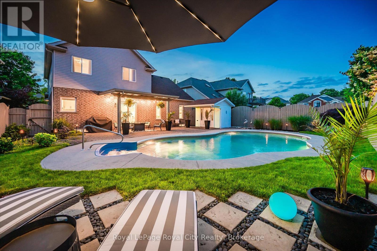 












279 FARLEY DRIVE

,
Guelph (Pineridge/Westminster Woods),




Ontario
N1L1N6

