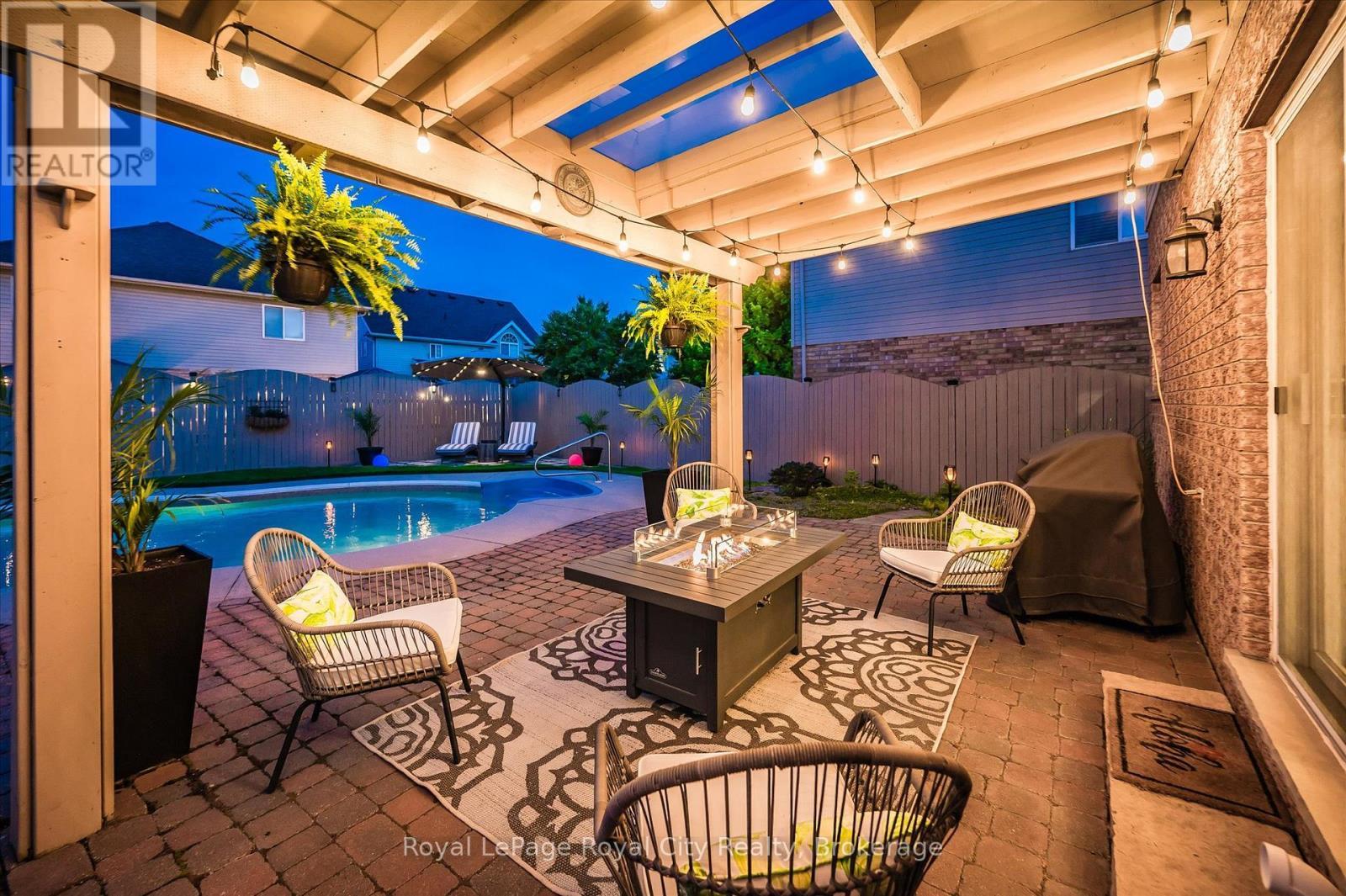 












279 FARLEY DRIVE

,
Guelph (Pineridge/Westminster Woods),




Ontario
N1L1N6

