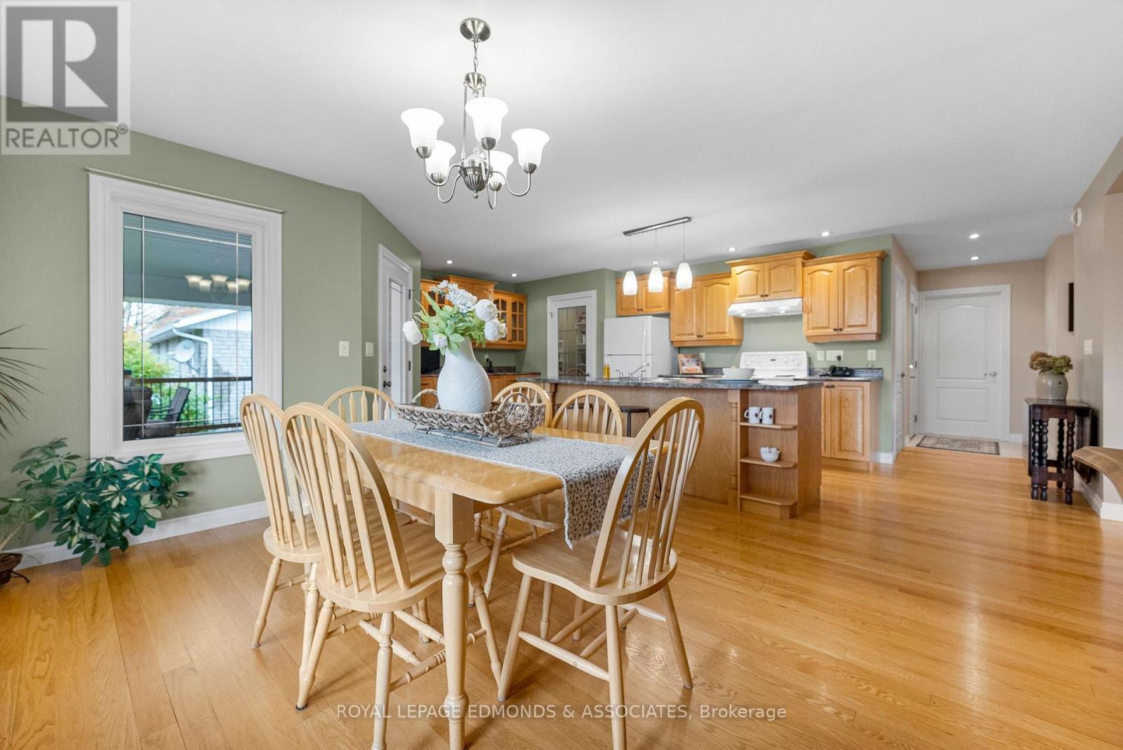 












17 MINTO STREET

,
Whitewater Region,




Ontario
K0J1C0

