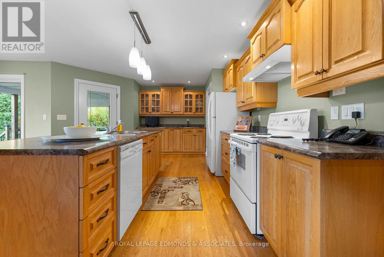 












17 MINTO STREET

,
Whitewater Region,




Ontario
K0J1C0

