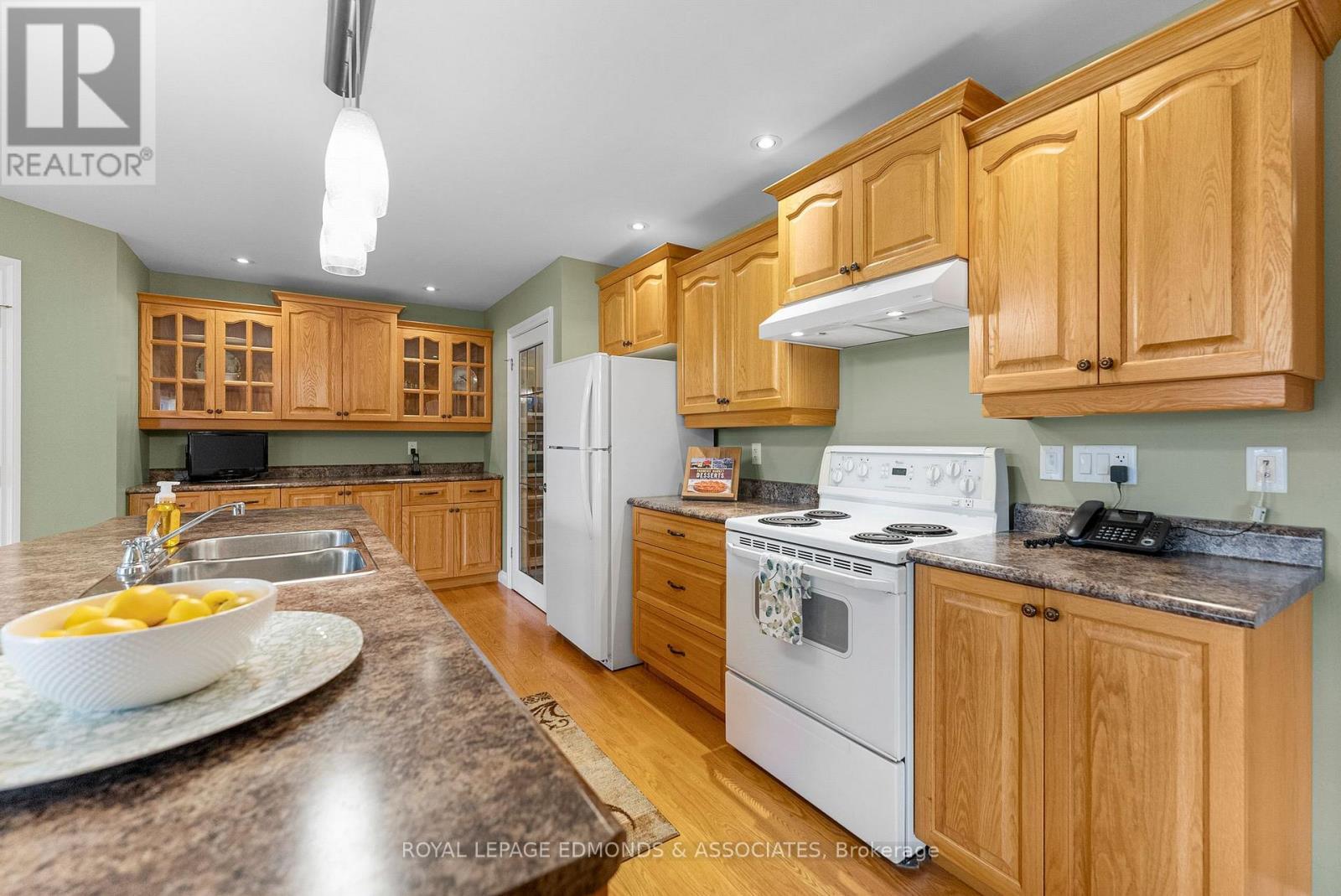 












17 MINTO STREET

,
Whitewater Region,




Ontario
K0J1C0

