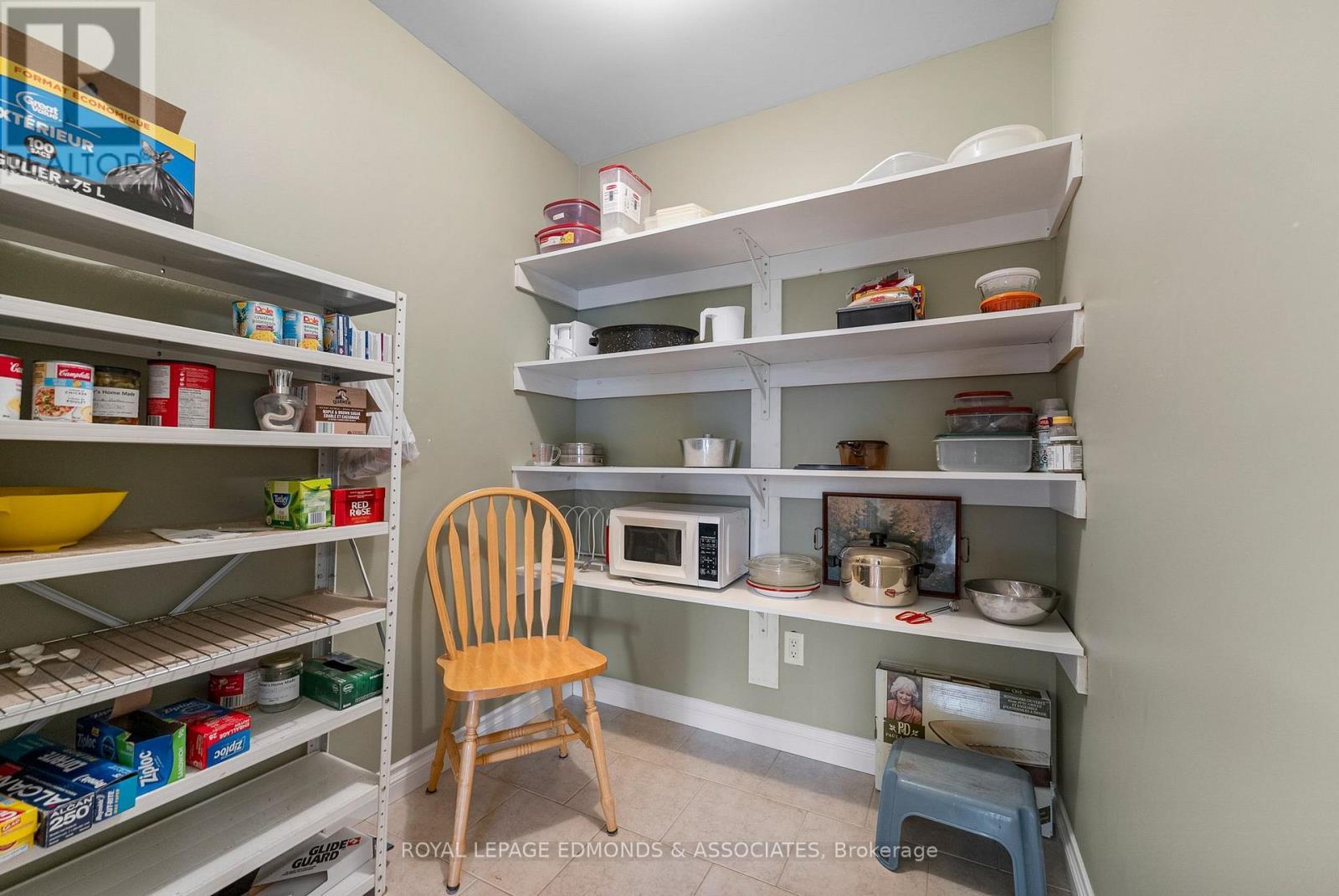 












17 MINTO STREET

,
Whitewater Region,




Ontario
K0J1C0

